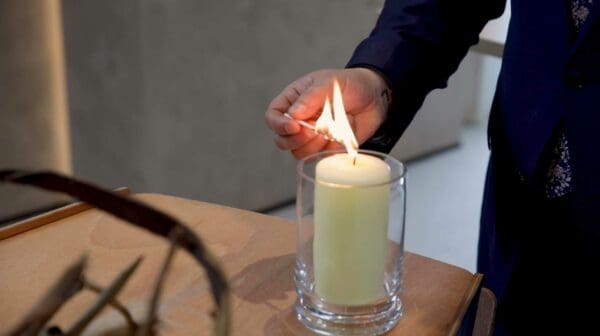 P+H-casket-lighting-candle